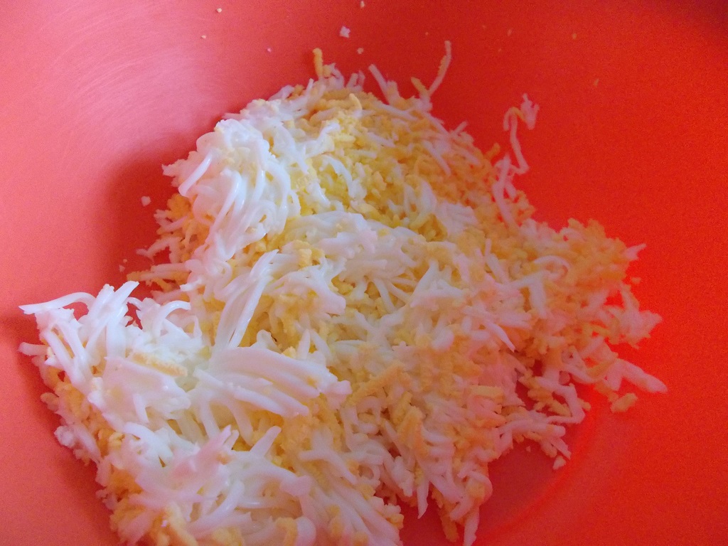 Aperitiv pasta tartinabila, cu oua si telemea