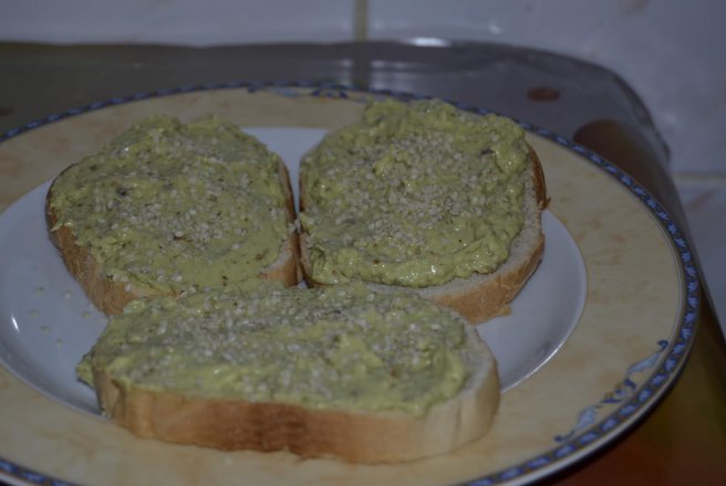 Pasta de avocado cu migdale-reteta de post