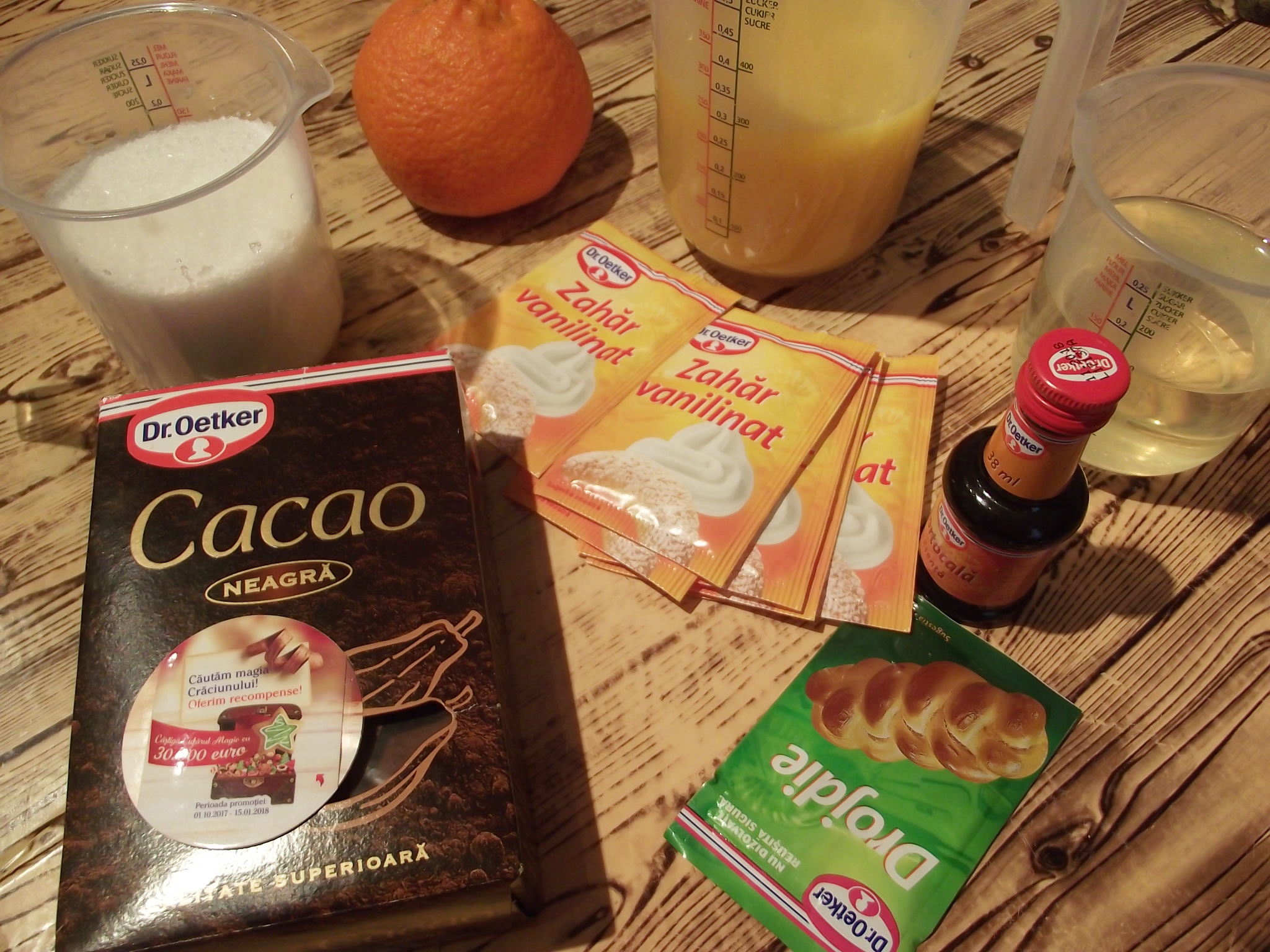 Desert cozonac de post cu suc de portocale si glazura de cacao