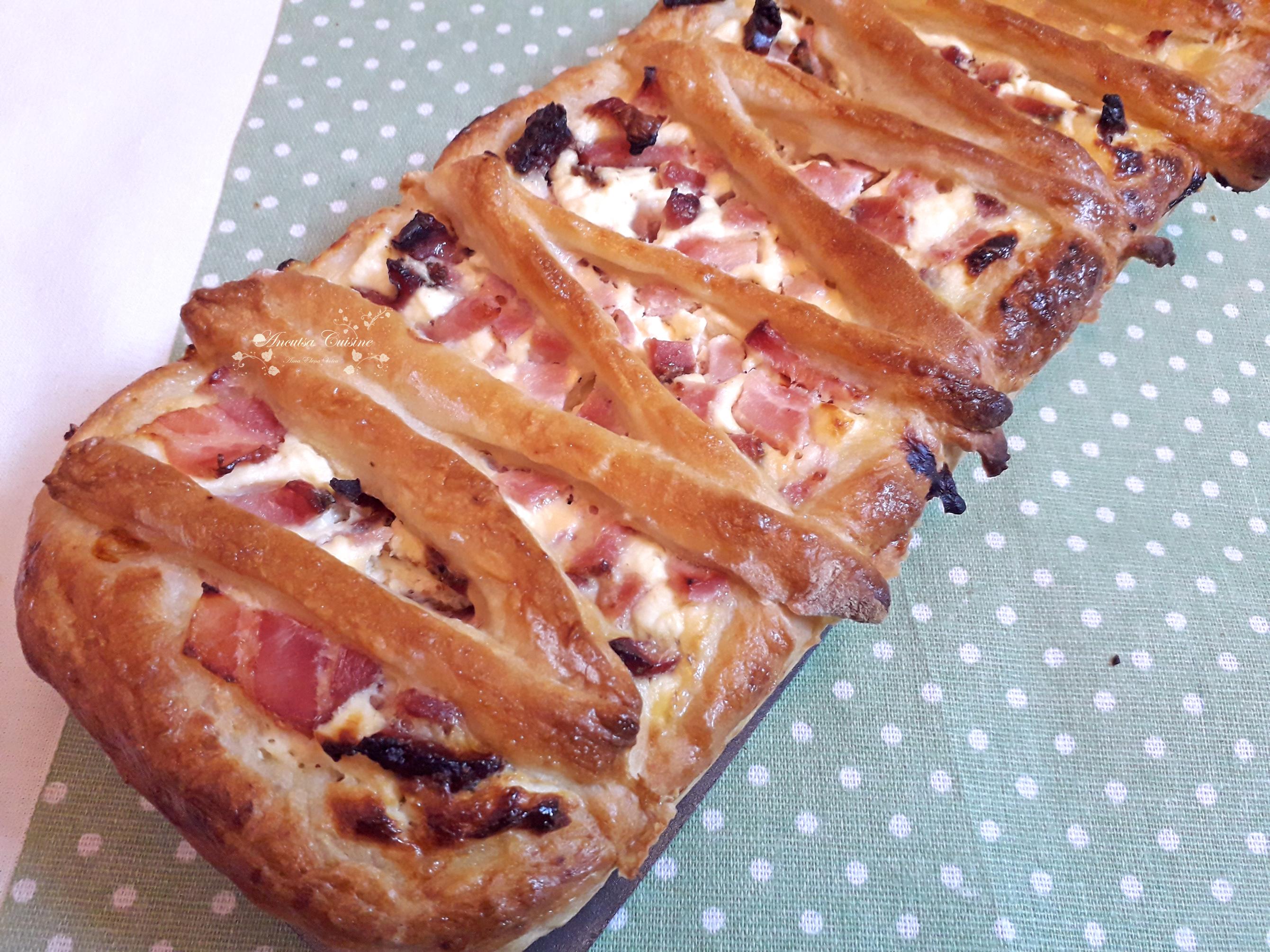 Tarta cu branza, iaurt grecesc si piept de porc