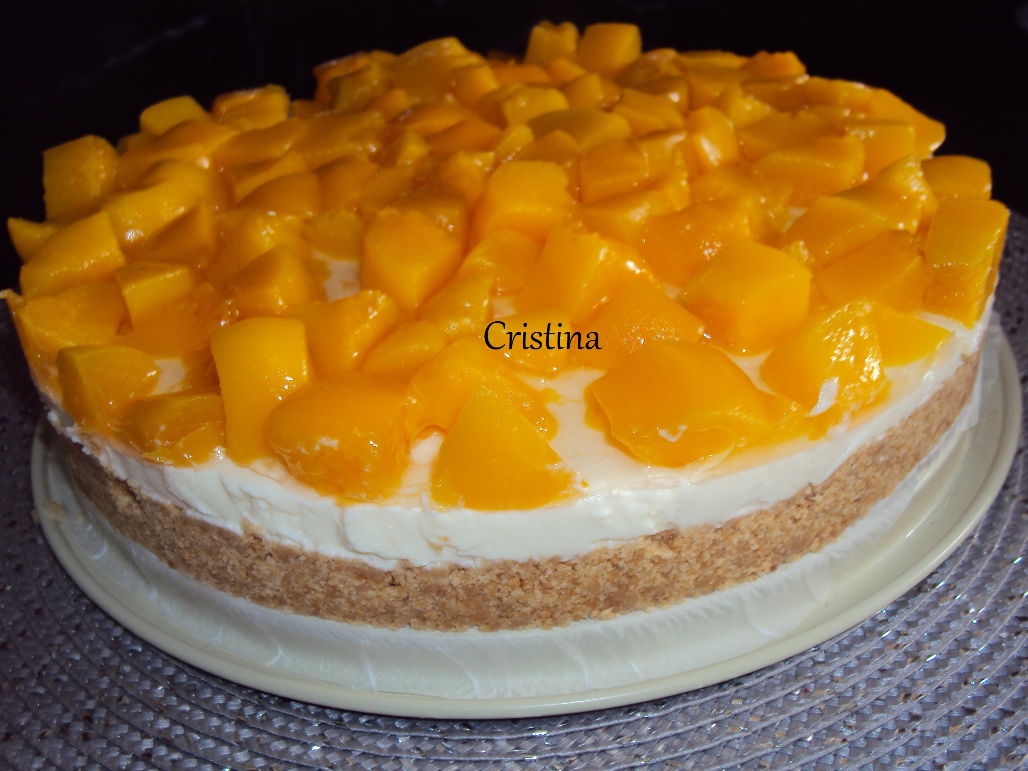 Desert tarta cu crema si piersici