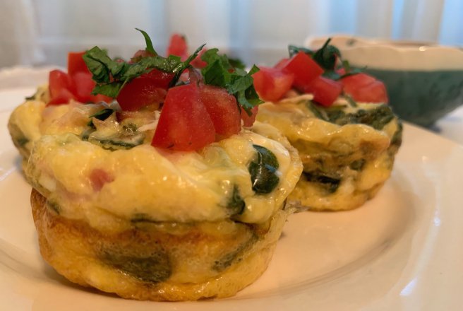 Egg muffins sau mini omlete pentru mic dejun