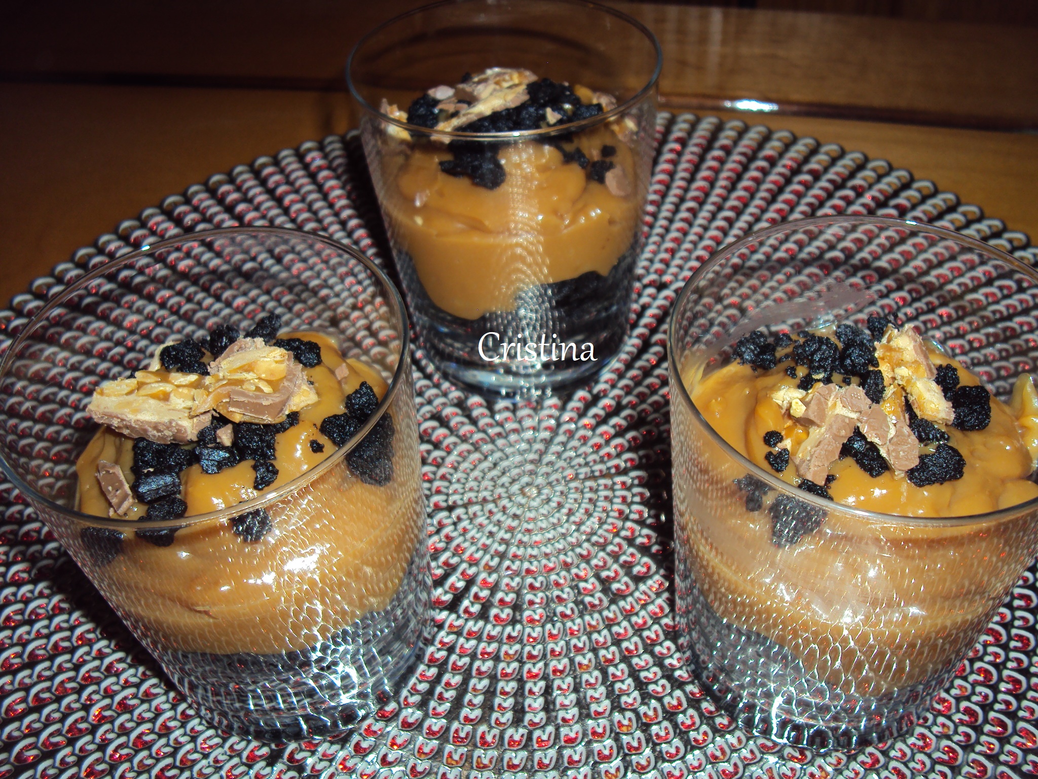 Desert la pahar cu crema caramel