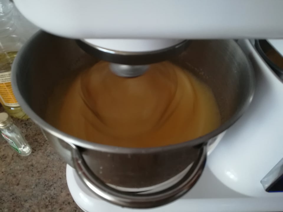 Desert tort cu crema de mascarpone si fructe de padure