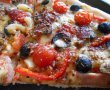 Pizza cu sunca, ardei si ciuperci-11