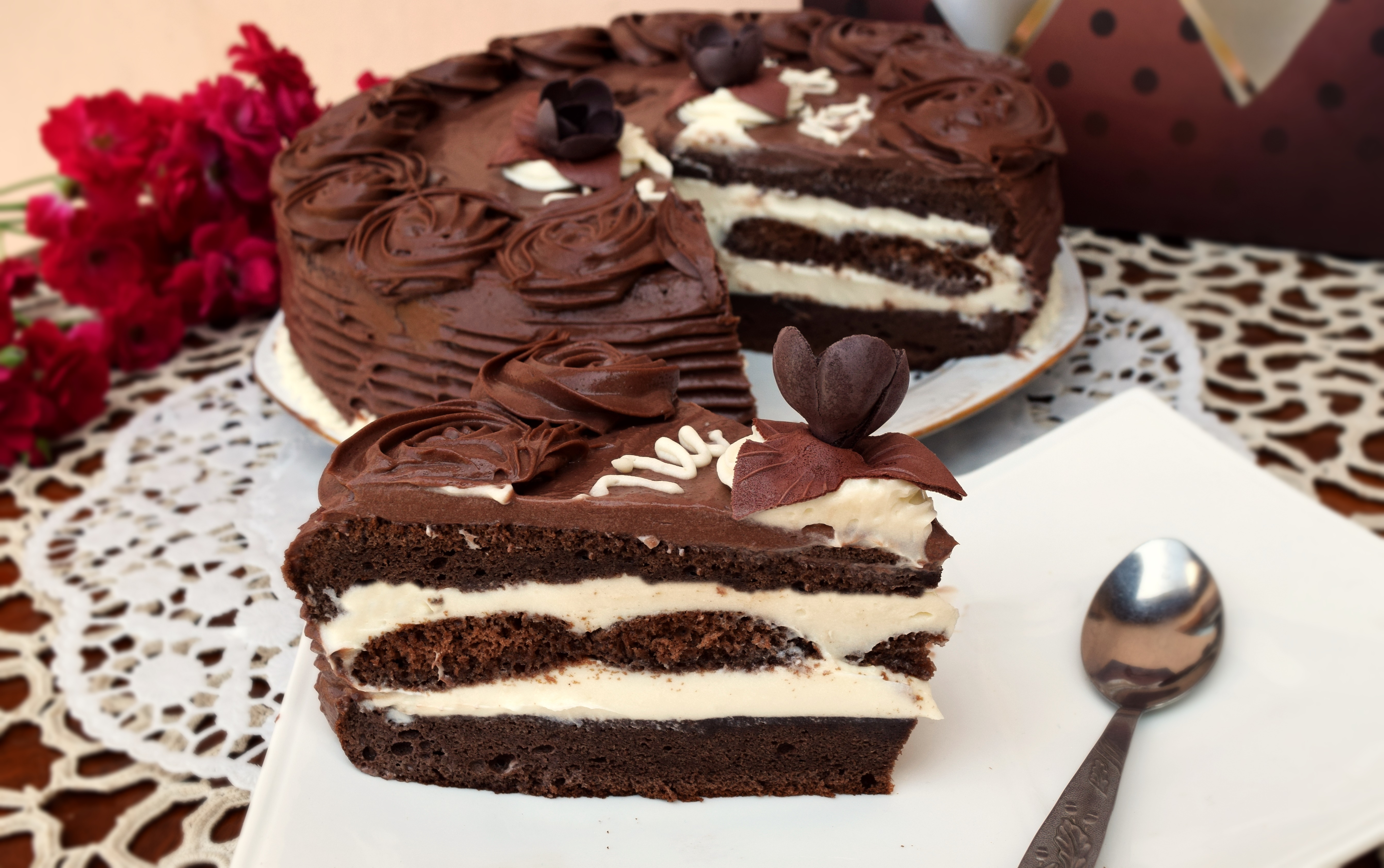 Desert tort cu ciocolata si crema de vanilie