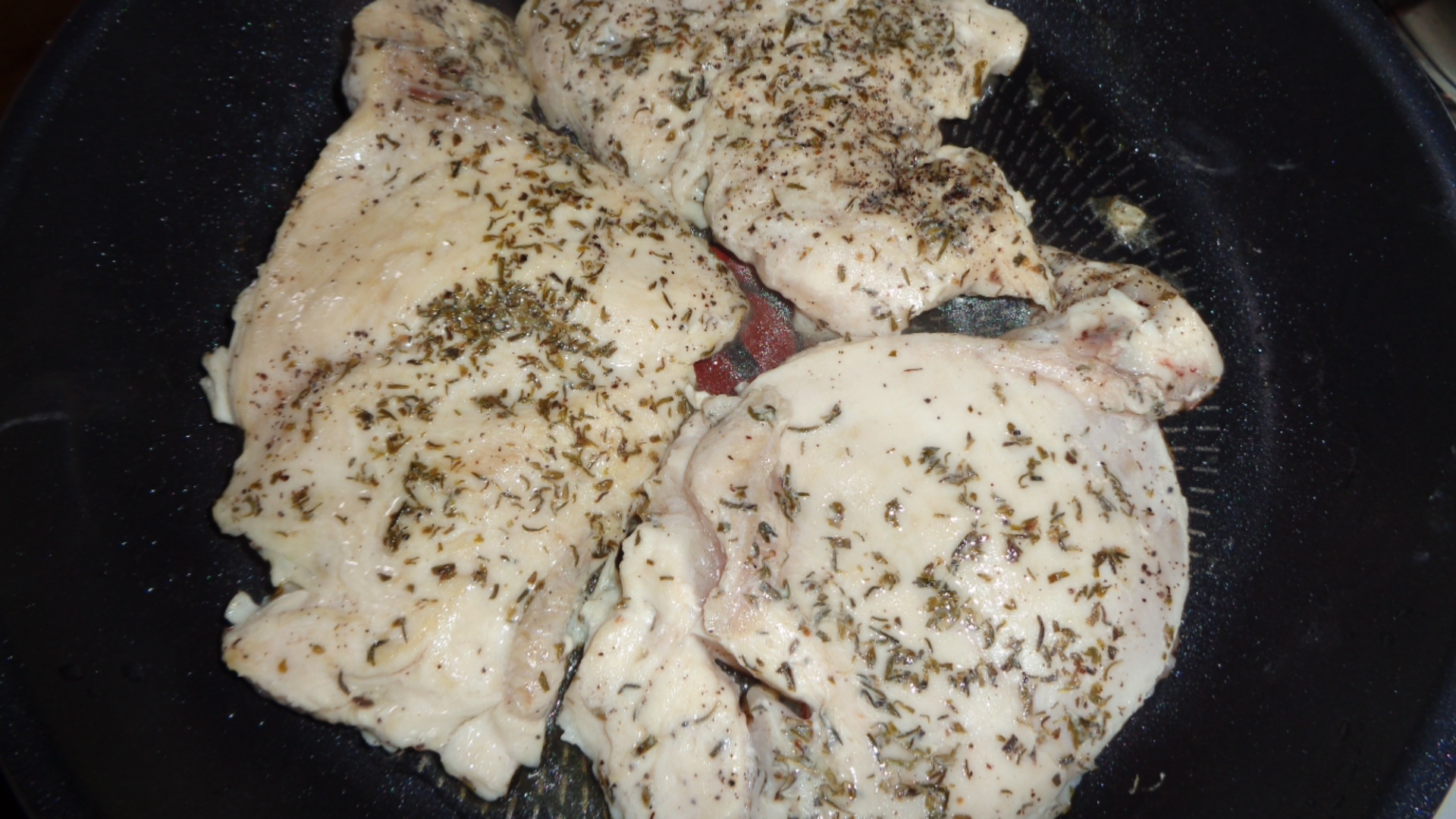 Cartofi la cuptor cu gratar de pui si sparanghel