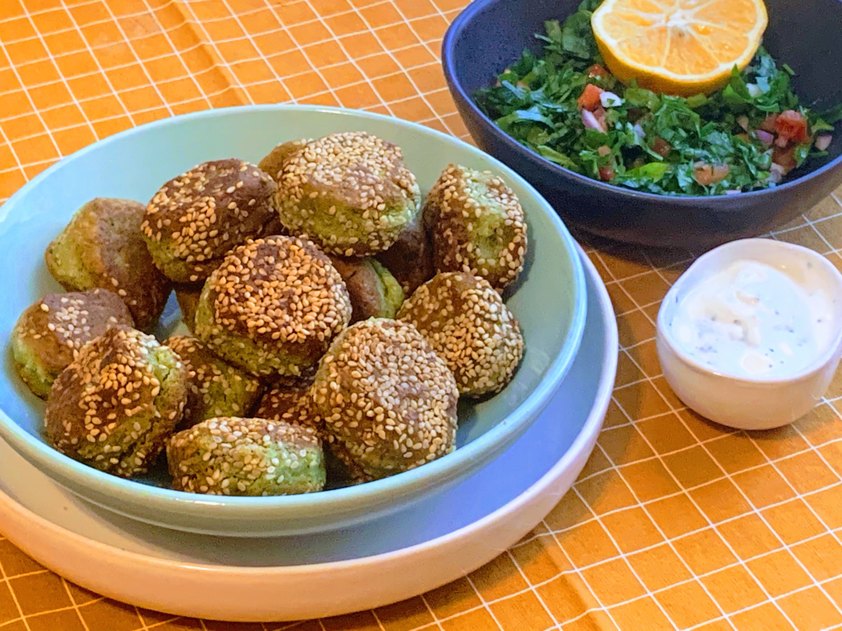 Falafel cu salata tabouleh