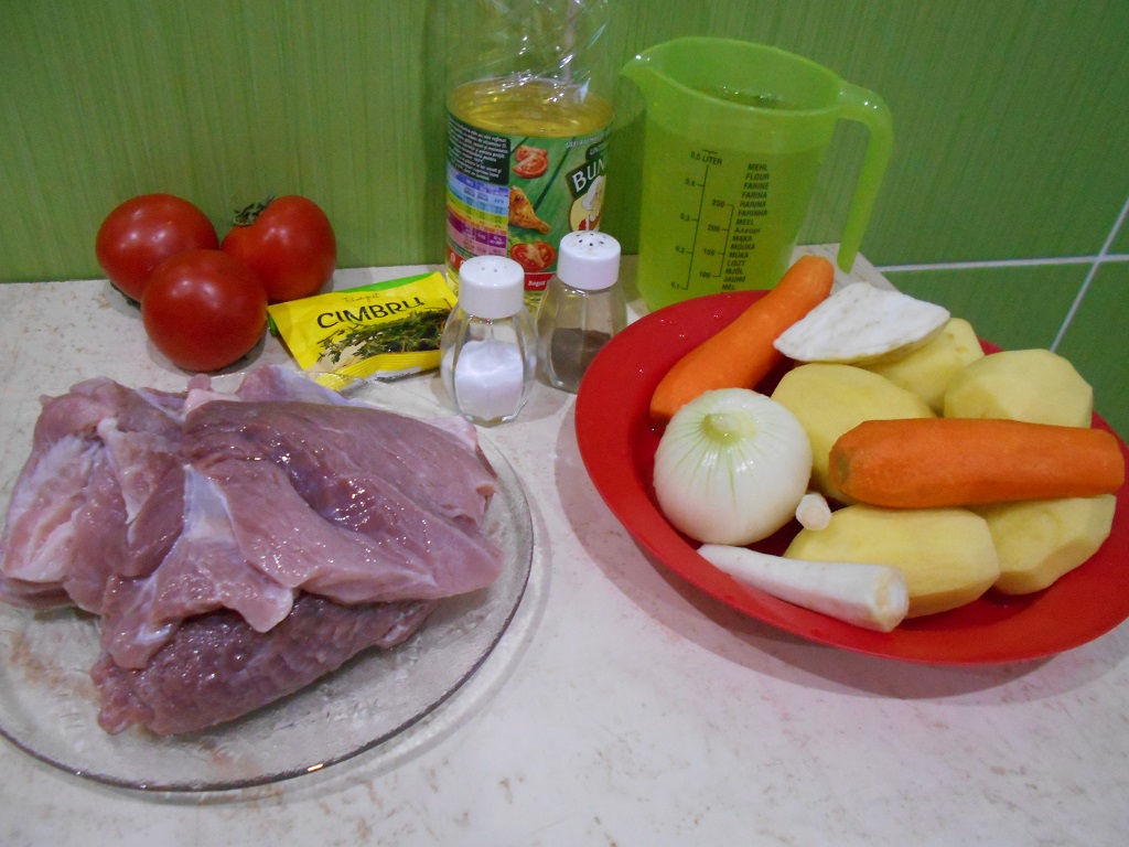 Reteta de bors moldovenesc, cu carne de porc, dres cu bors de casa