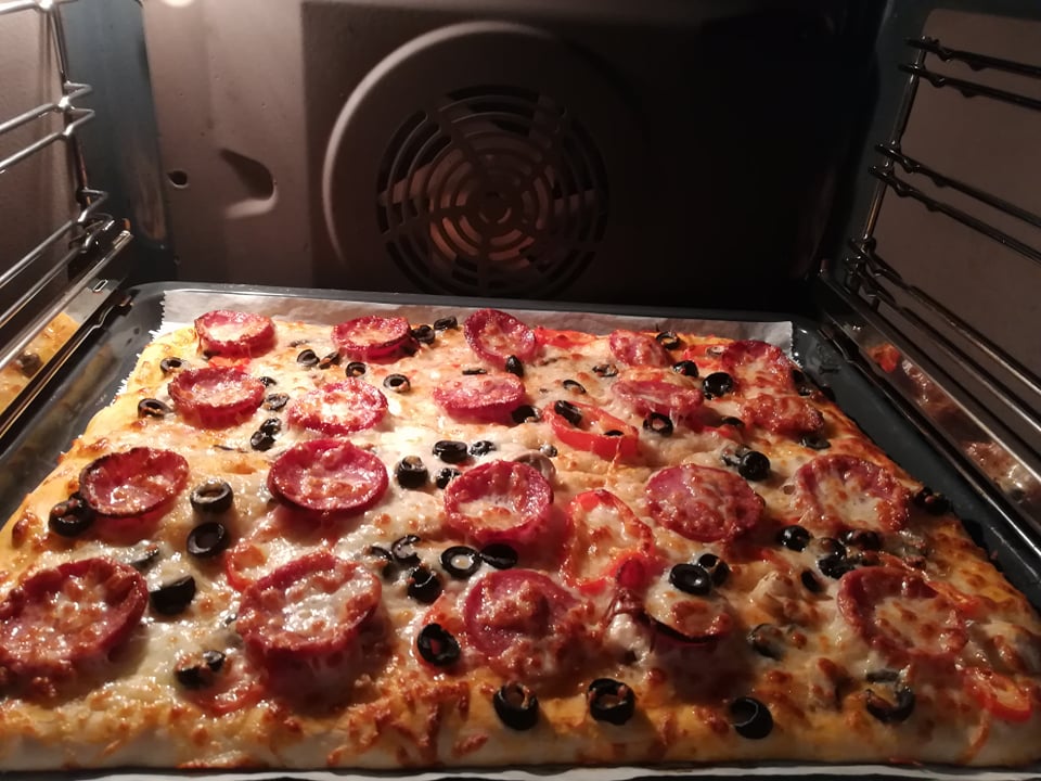 Pizza cu aluat maturat