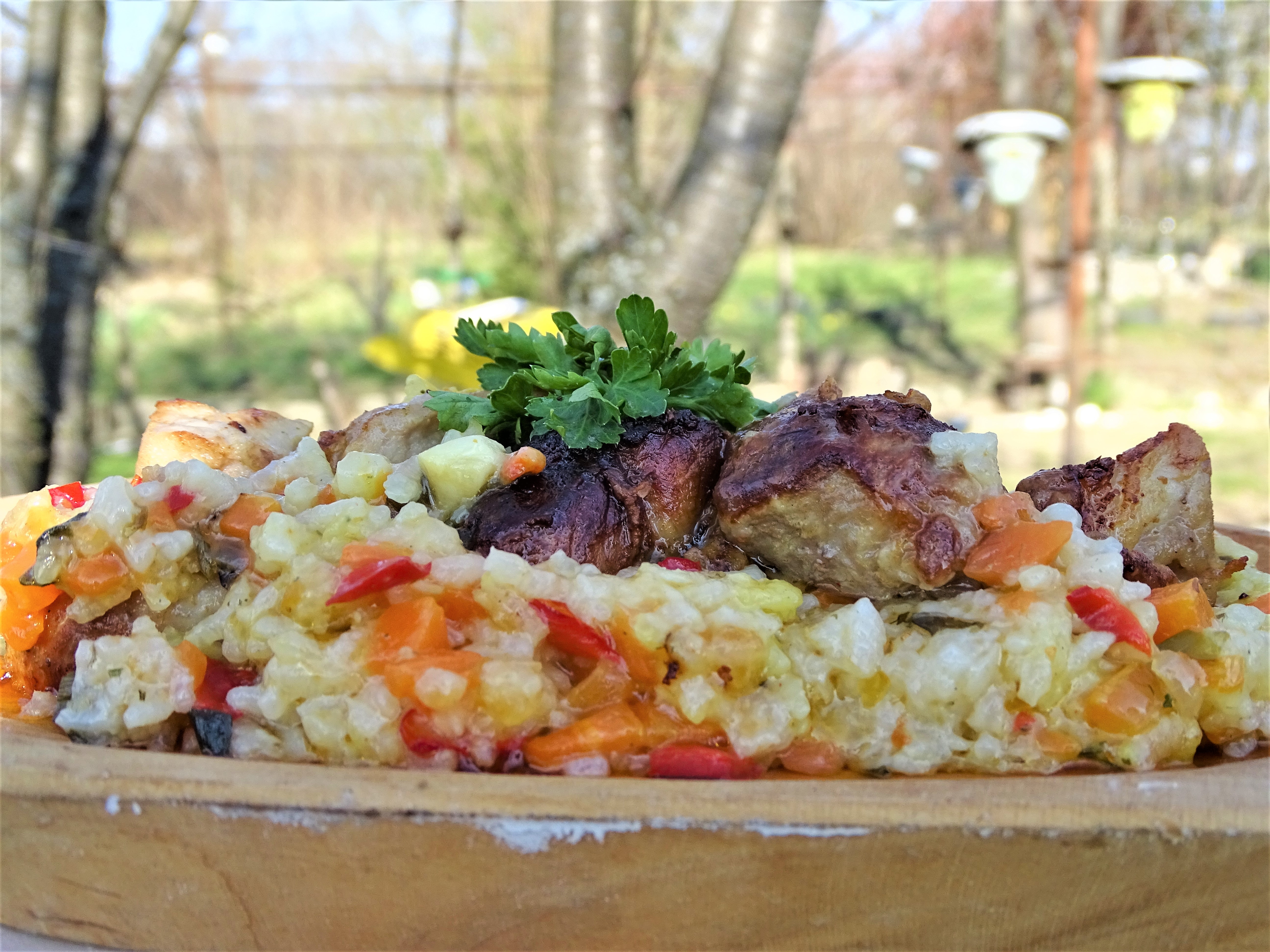 Orez cu legume si carne de porc la oala de lut