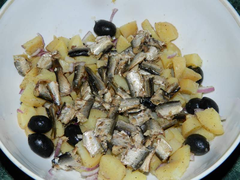 Salata de cartofi cu sprot afumat
