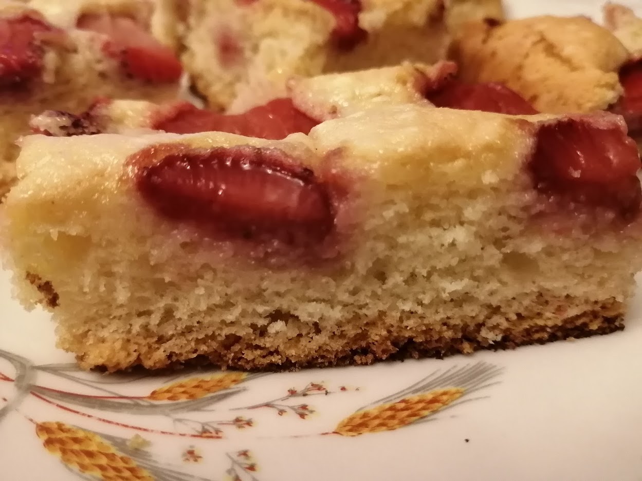 Desert prajitura cu capsuni