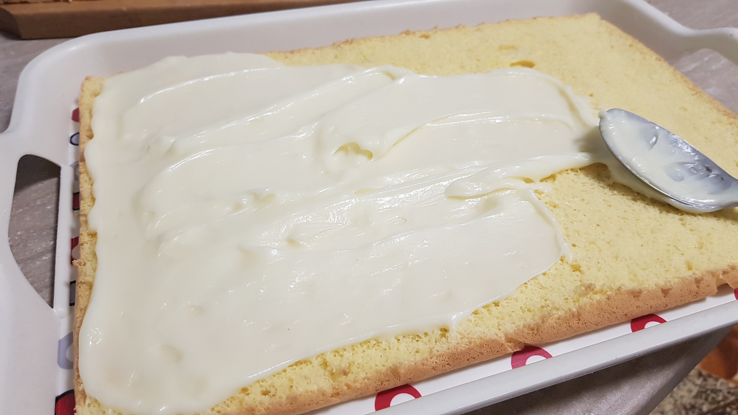 Prajitura cu crema de lamaie - Deliciu pufost si aromat