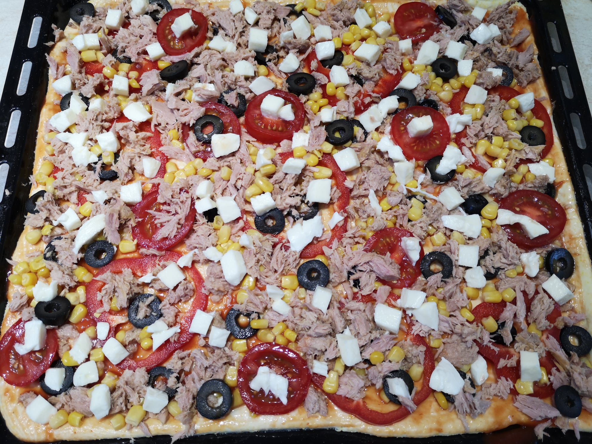 Pizza cu ton si blat de malai