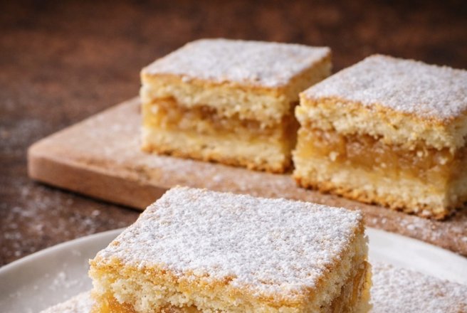 Desert placinta cu mere, de post (varianta dama cu camelii)