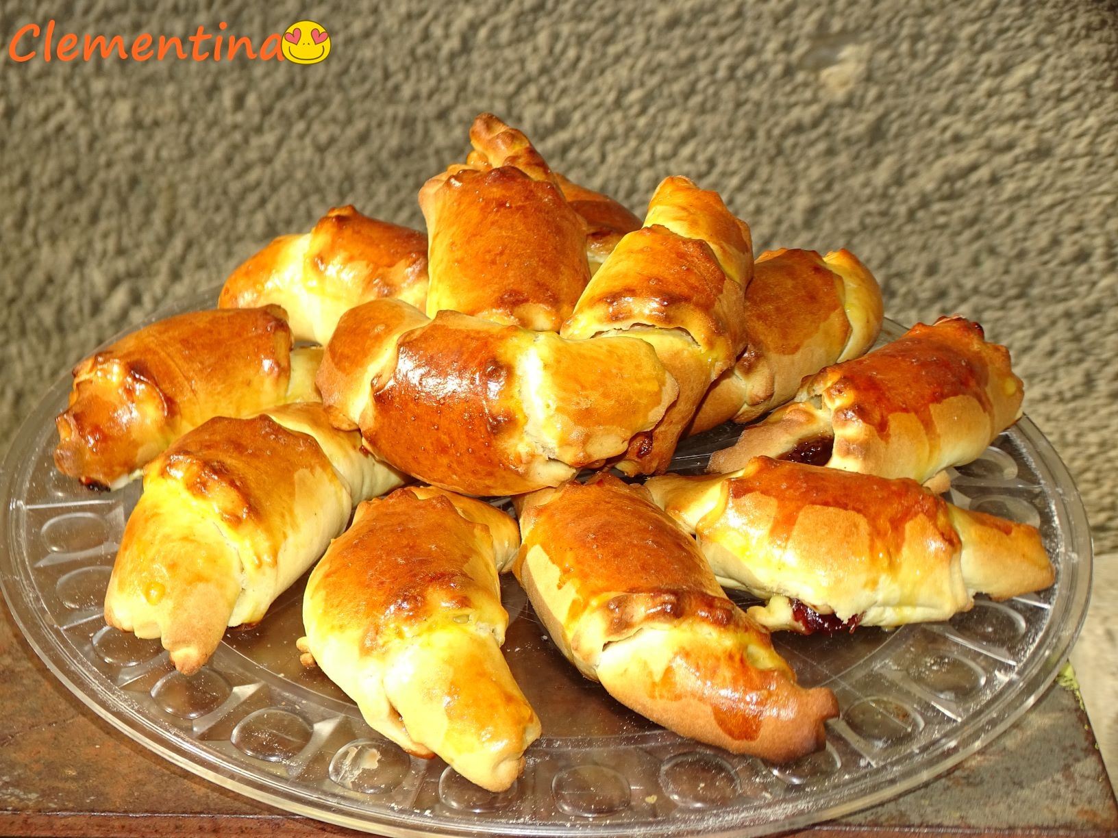 Desert cornuri cu gem de prune