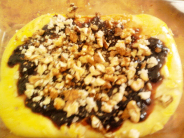 Placinta cu crema de branza,dulceata si nuci