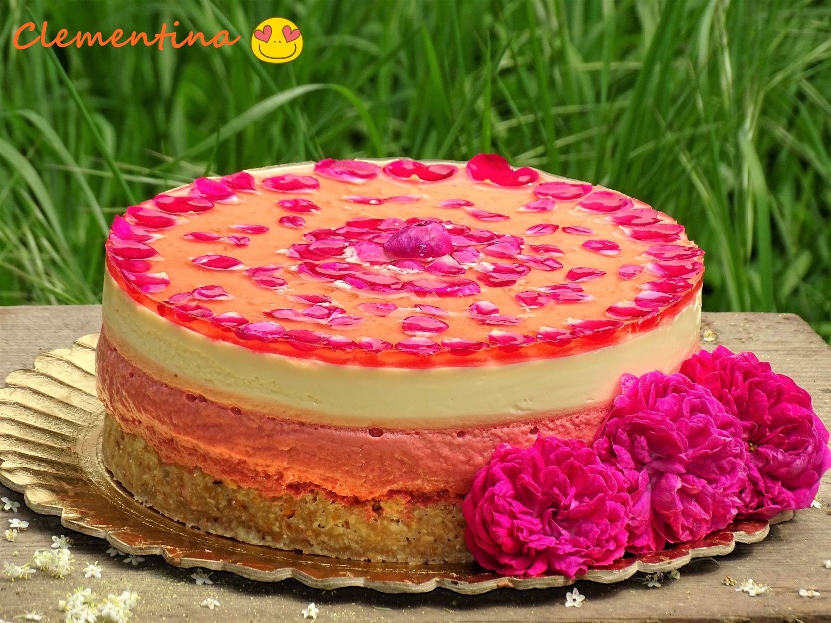 Desert tort cu dulceata de trandafiri