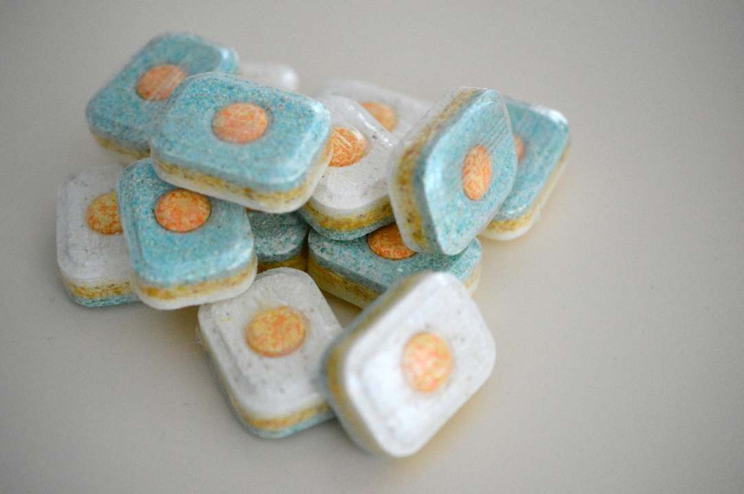 Bunica mea cumpara tablete de detergent, desi nu are masina de spalat vase