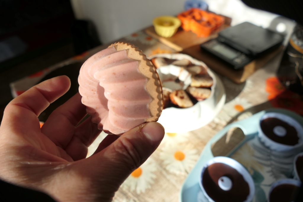 Tort Valentina cu capsuni si ciocolata - Deliciu ciocolatos si aromat