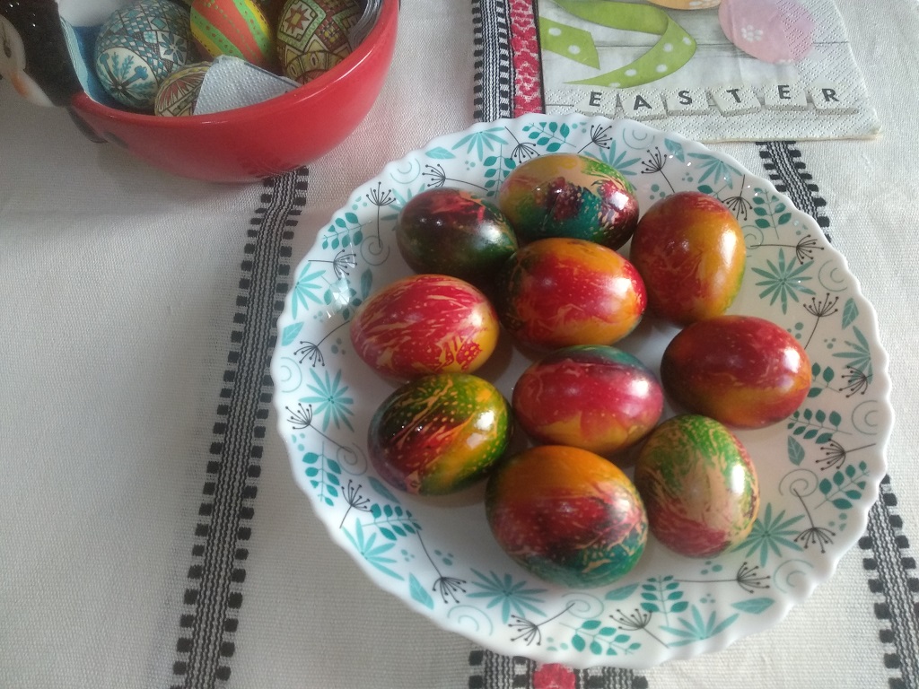 Ouă vopsite curcubeu - Reteta simpla si rapida