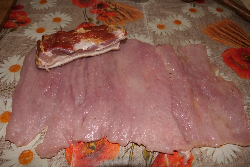 Rulada din muschi de porc cu legume si costita - Reteta savuroasa de casa