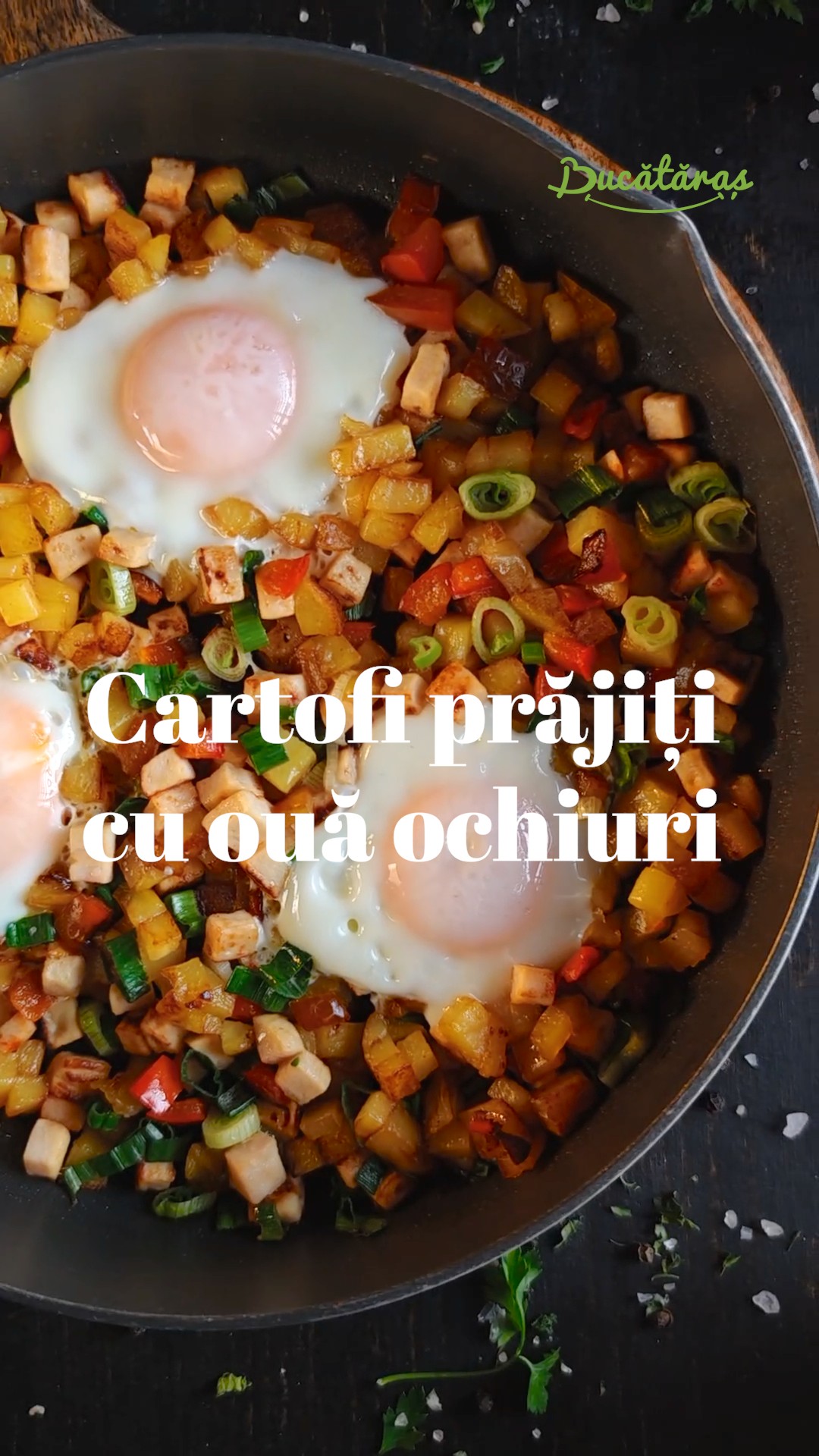 Cartofi prăjiți cu ouă ochiuri - Rețeta îmbunătățită și gustoasă