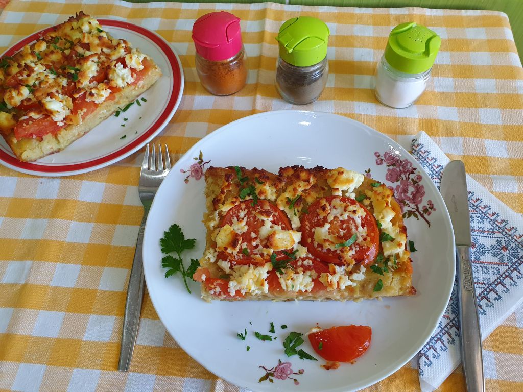 Pizza altfel, pe blat de cartofi - Reteta simpla si satioasa