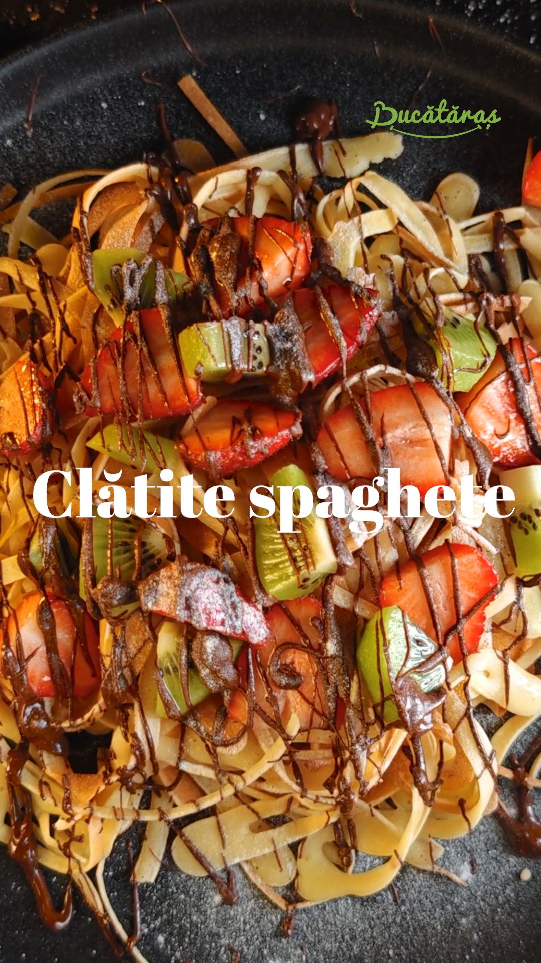 Clătite spaghete cu ciocolată și fructe - Desertul rapid și ingenios care te va cuceri