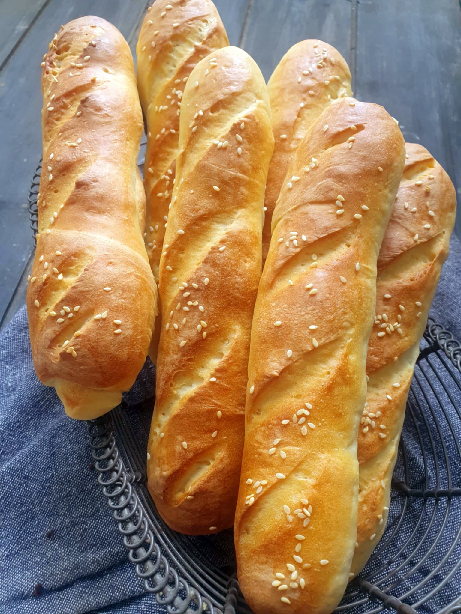 Mini baghete pufoase - Reteta simpla din 3 ingrediente