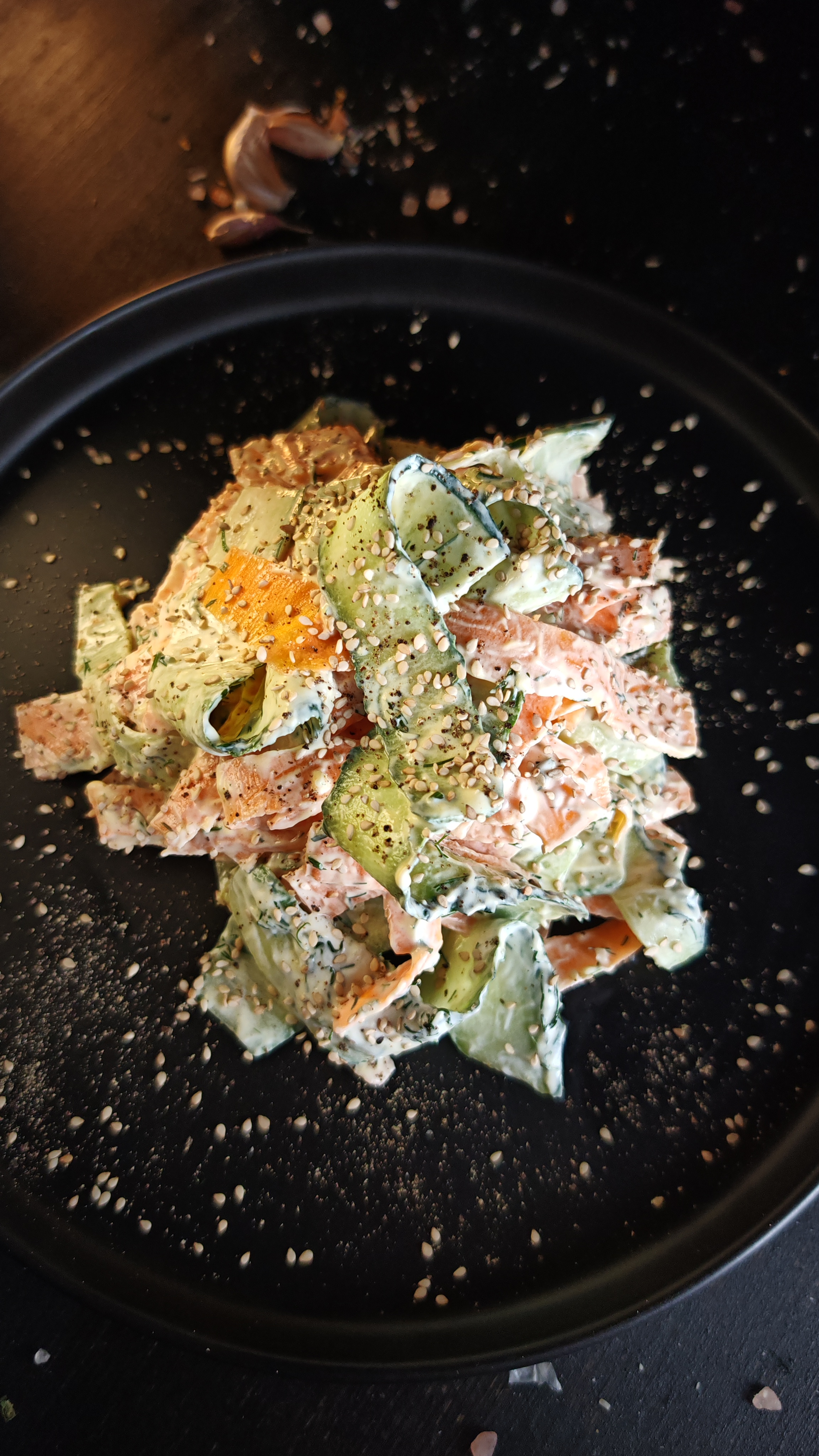 Salată de morcovi cu castraveți - Proaspătă, răcoritoare și energizantă