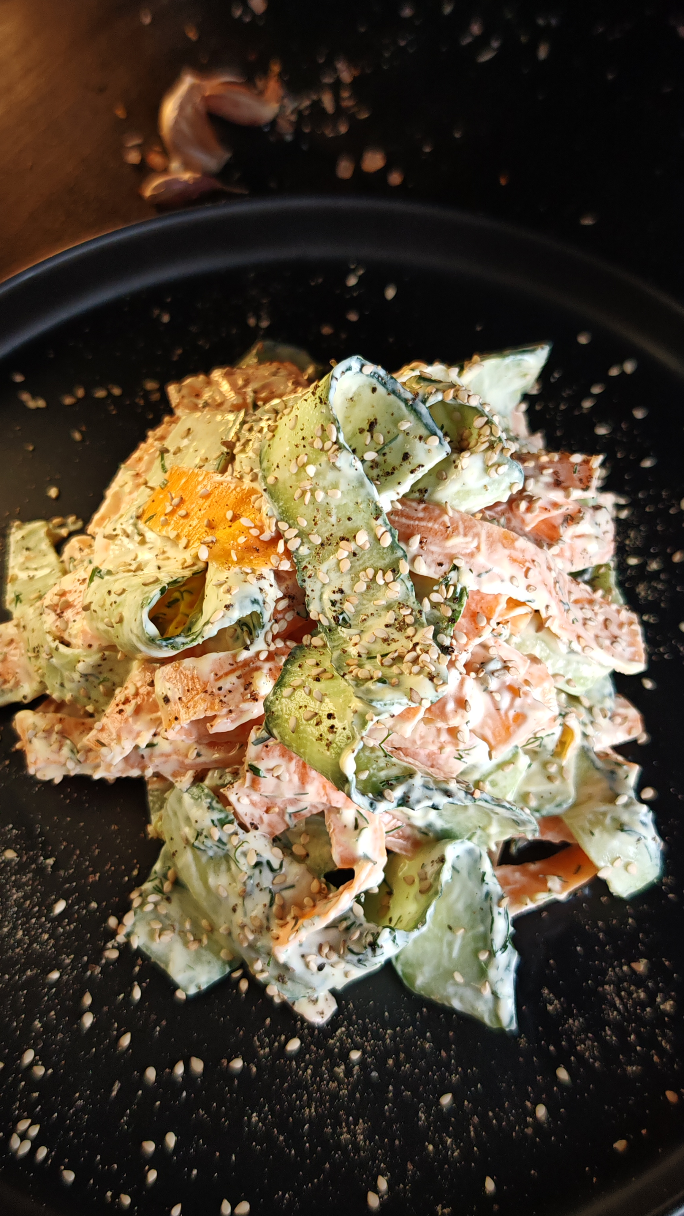 Salată de morcovi cu castraveți - Proaspătă, răcoritoare și energizantă