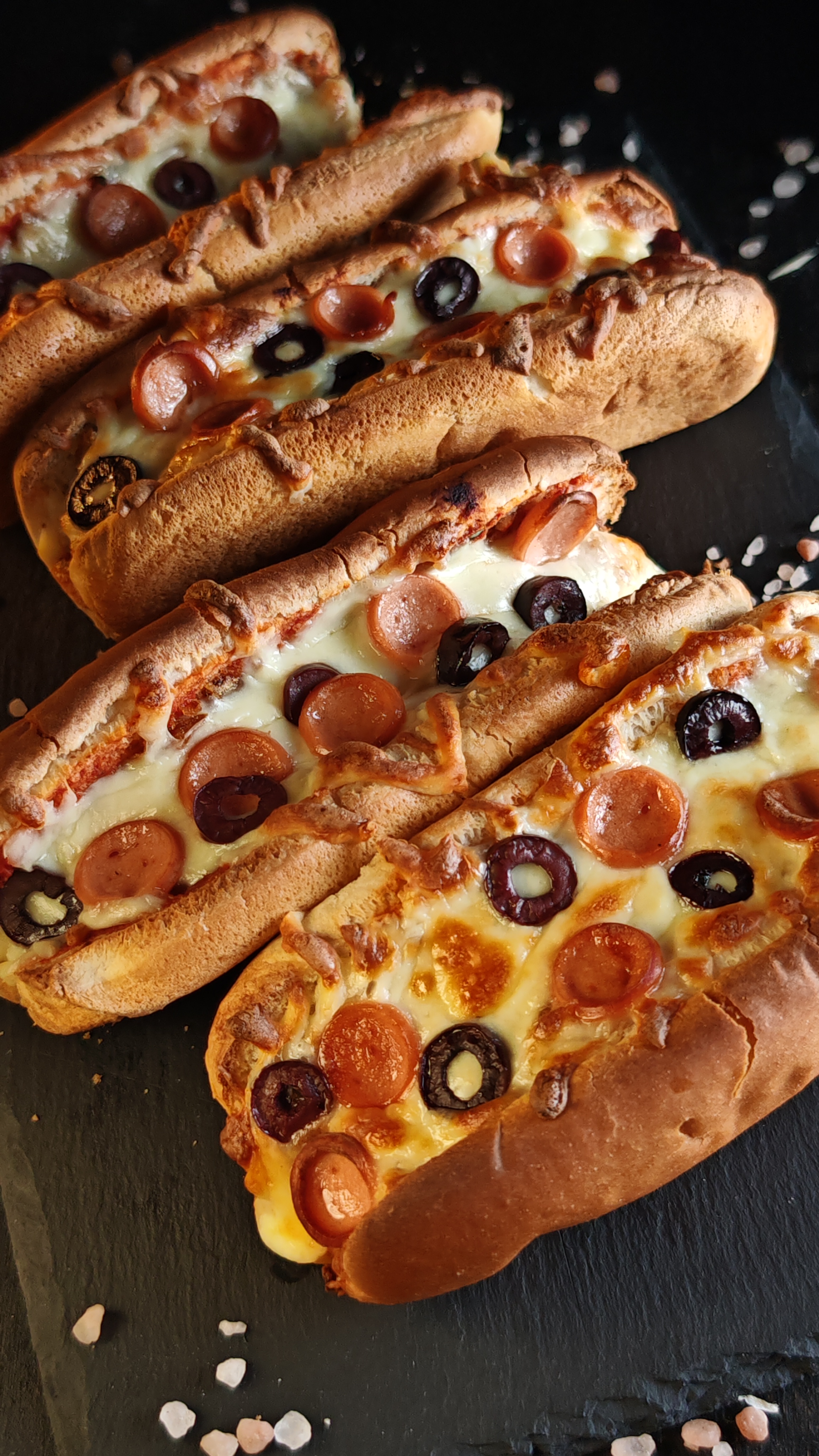 Hotdog pizza - Cea mai savuroasă combinație de fast food la tine acasă