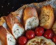 Pâine cu camembert si roșii la cuptor - Gustarea care te cucerește-1
