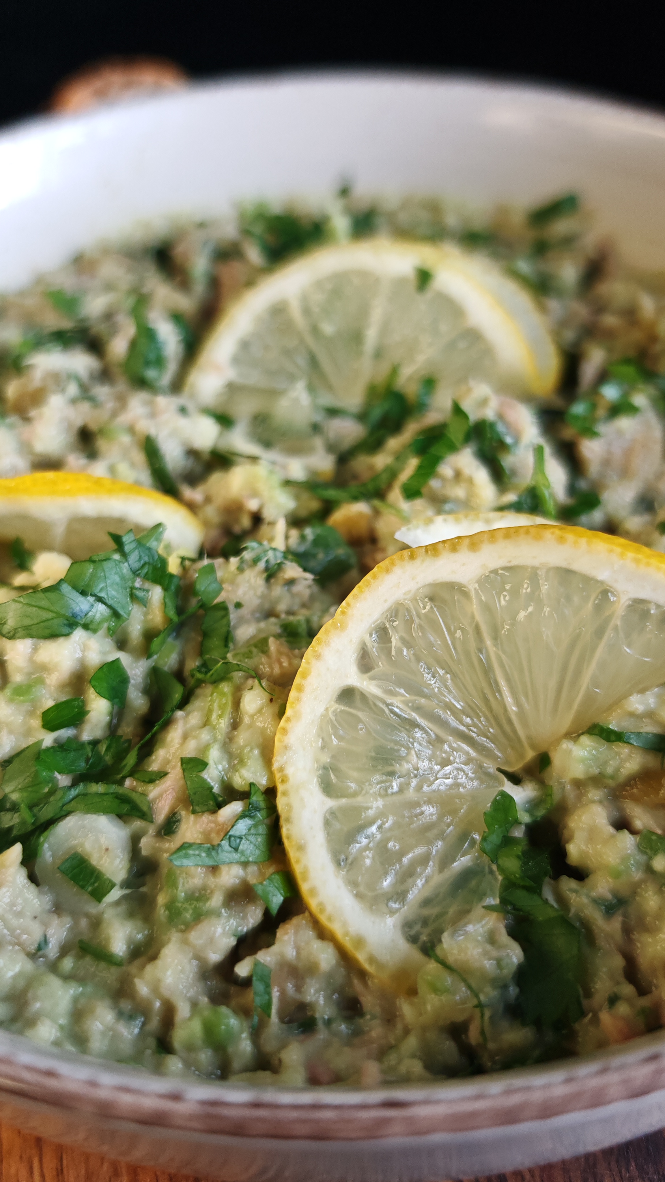 Salată cu ton și avocado - Rețeta rapidă și delicioasă