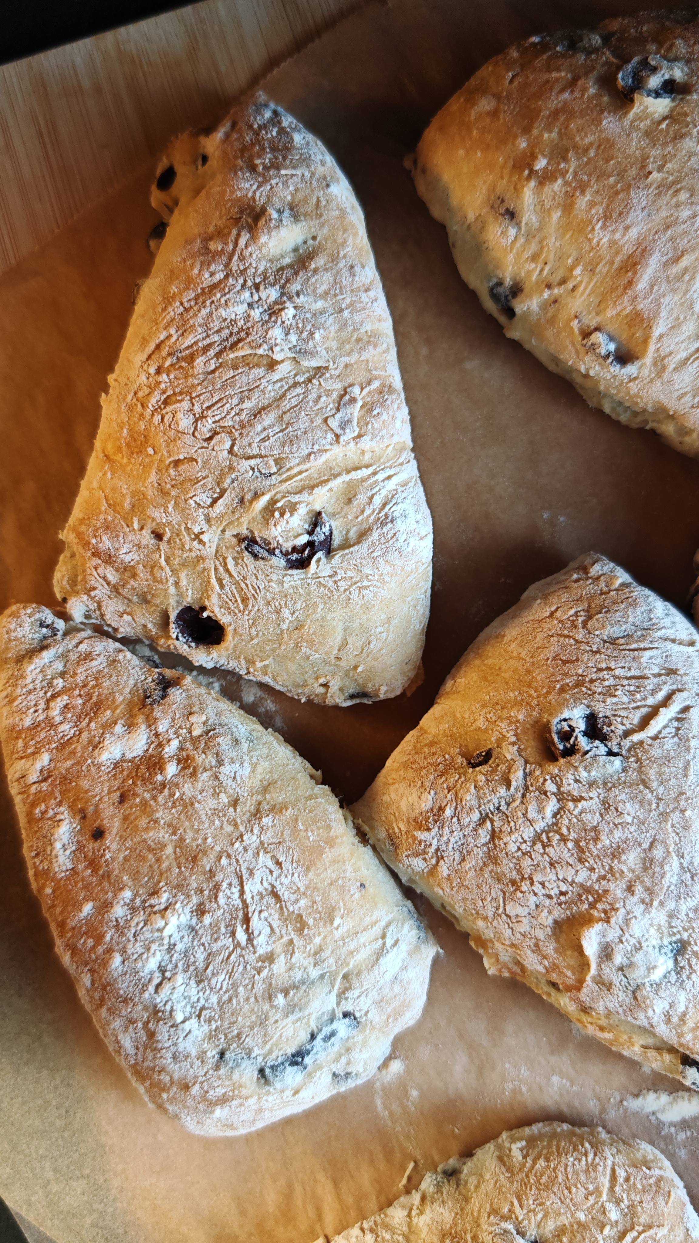 Chifle cu măsline - Rețeta simplă, cu frământare redusă