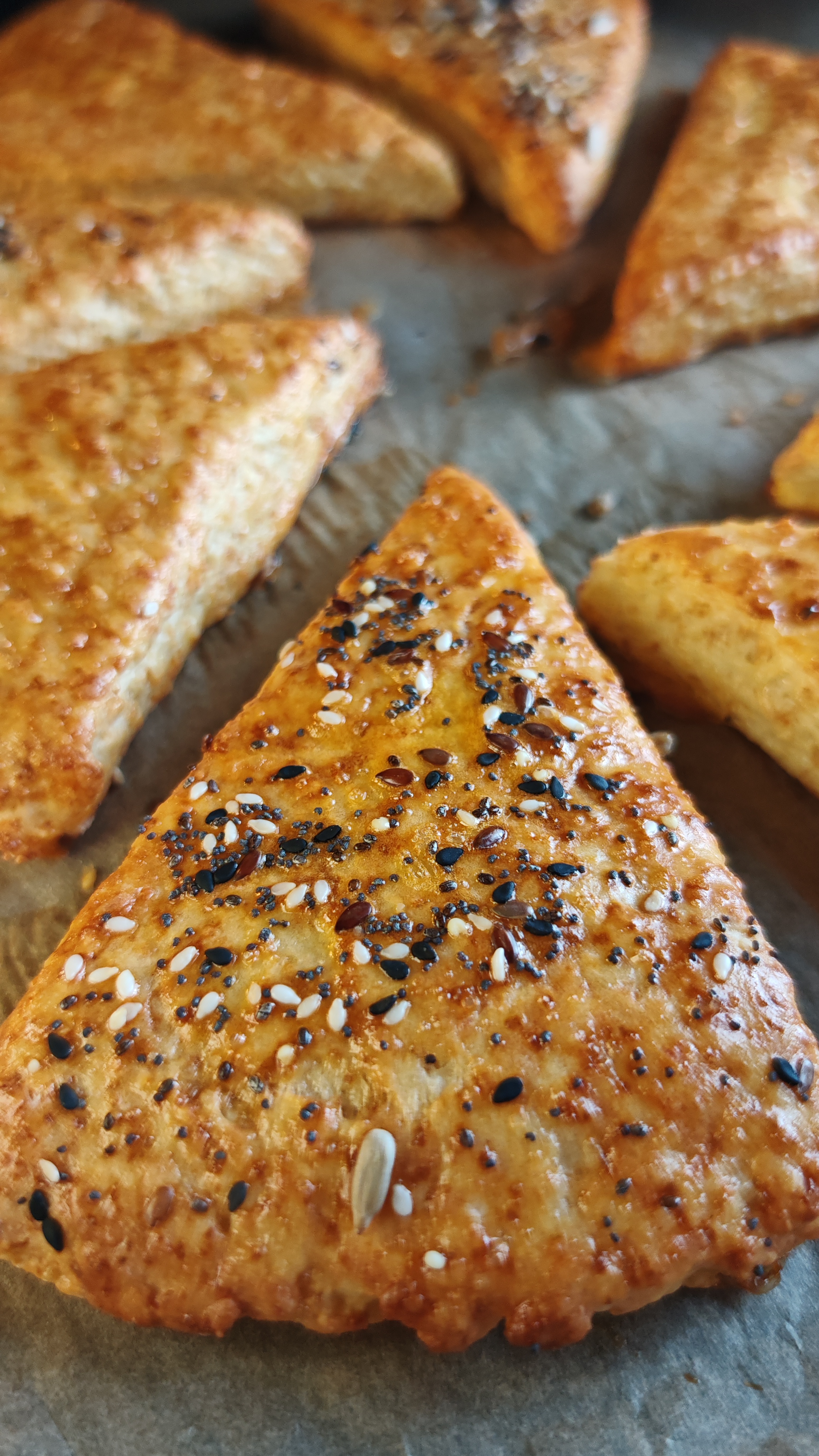 Biscuiți chifle cu cașcaval - Super rapizi și gustoși