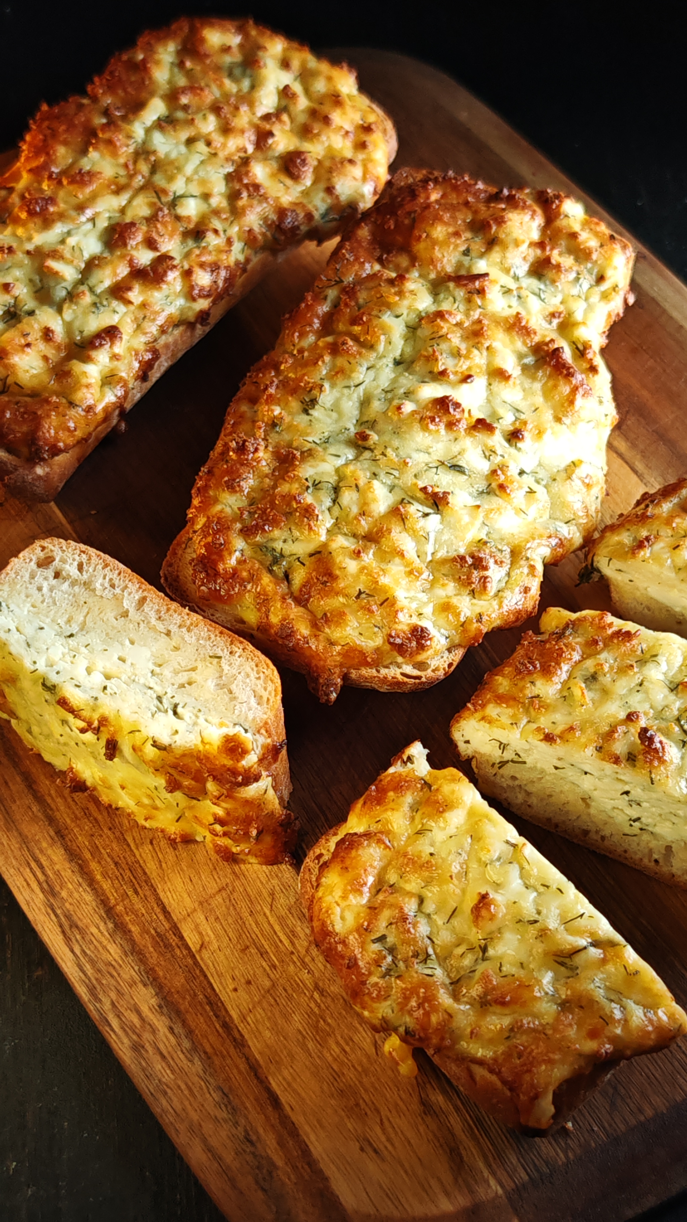 Bruschete cu brânză și mărar - Rețeta rapidă și gustoasă