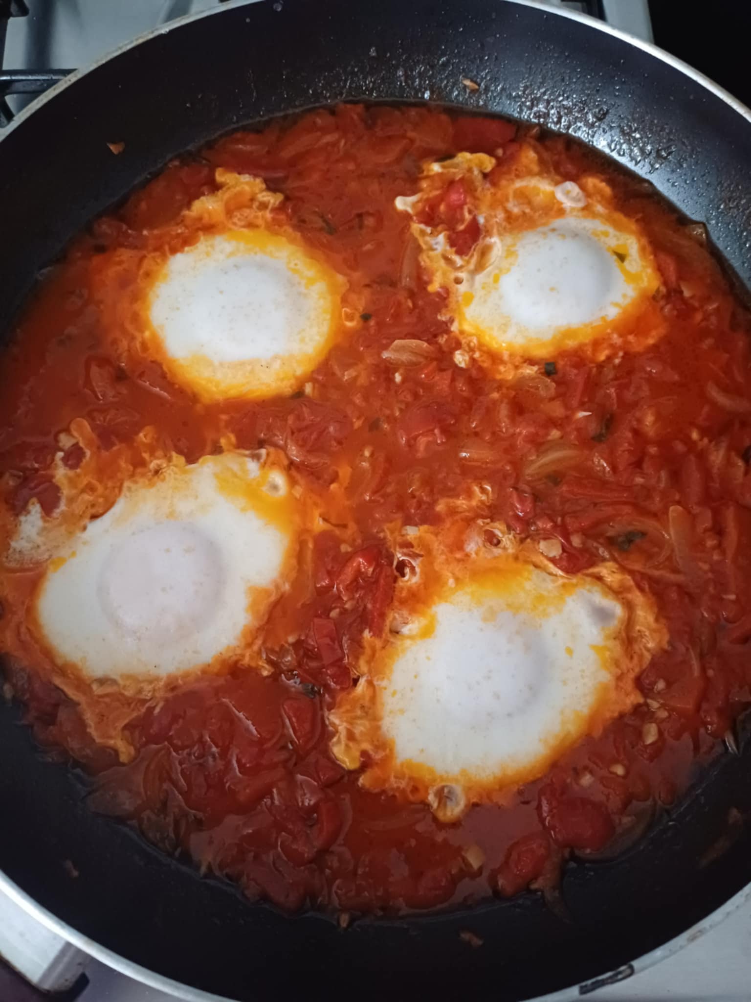 Shakshuka - Reteta pentru mic dejun cu ardei gras copt, rosii si oua