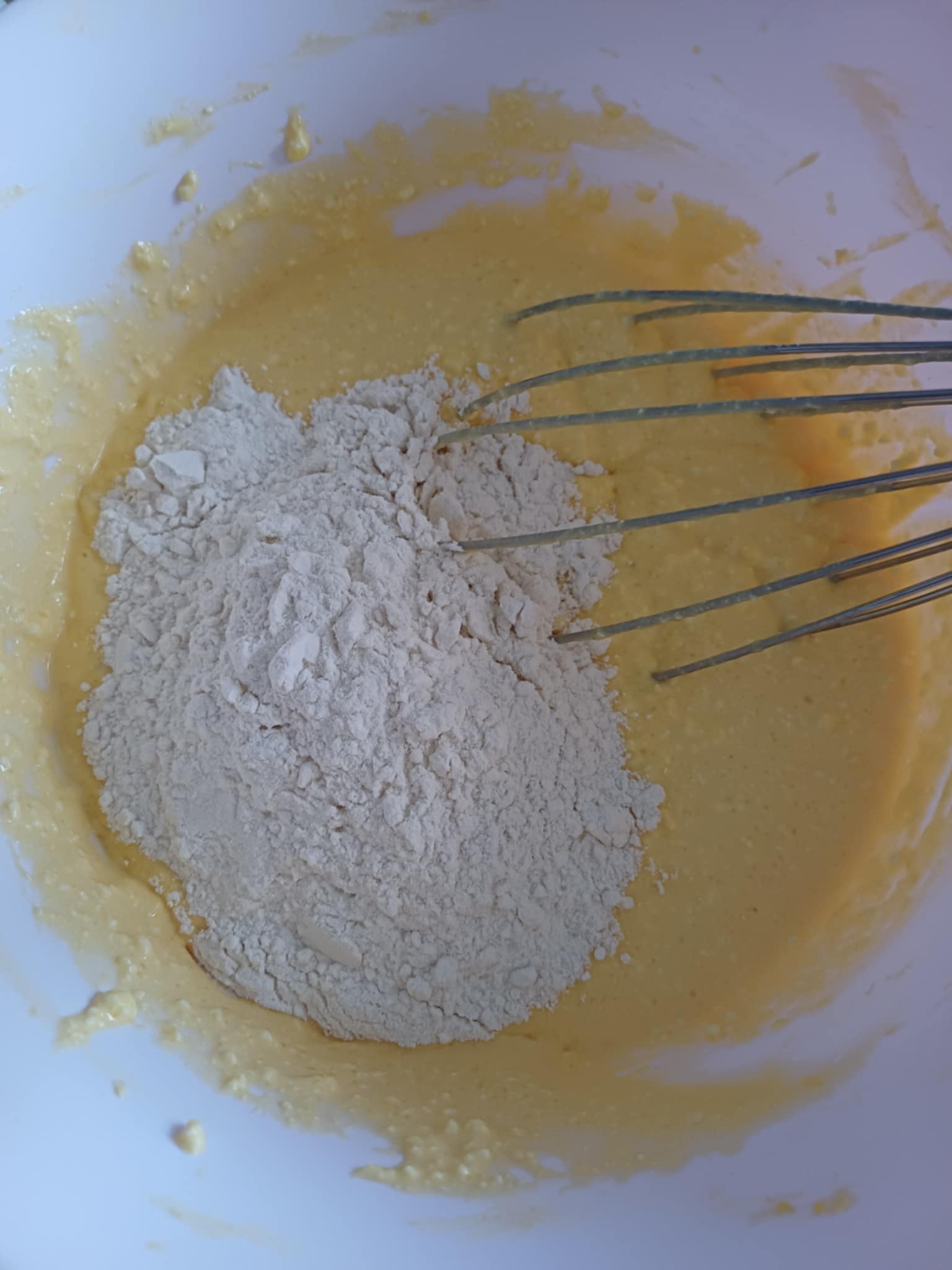 Prajitura cu branza de vaci si afine - Reteta gustoasa cu fructe