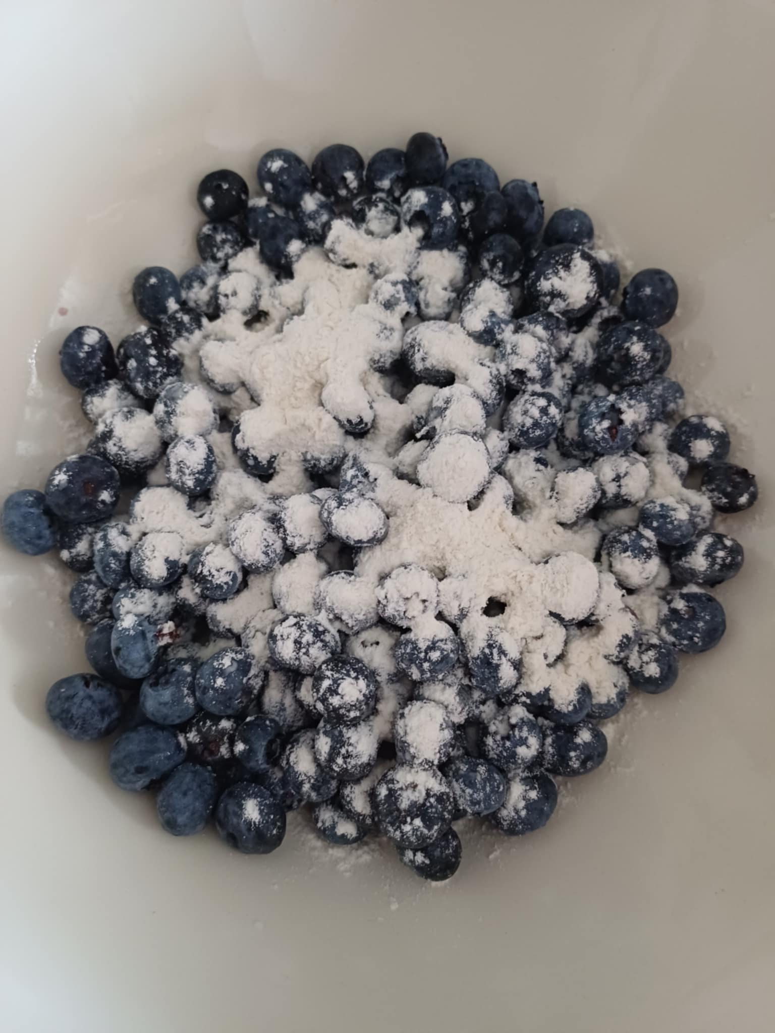 Prajitura cu branza de vaci si afine - Reteta gustoasa cu fructe