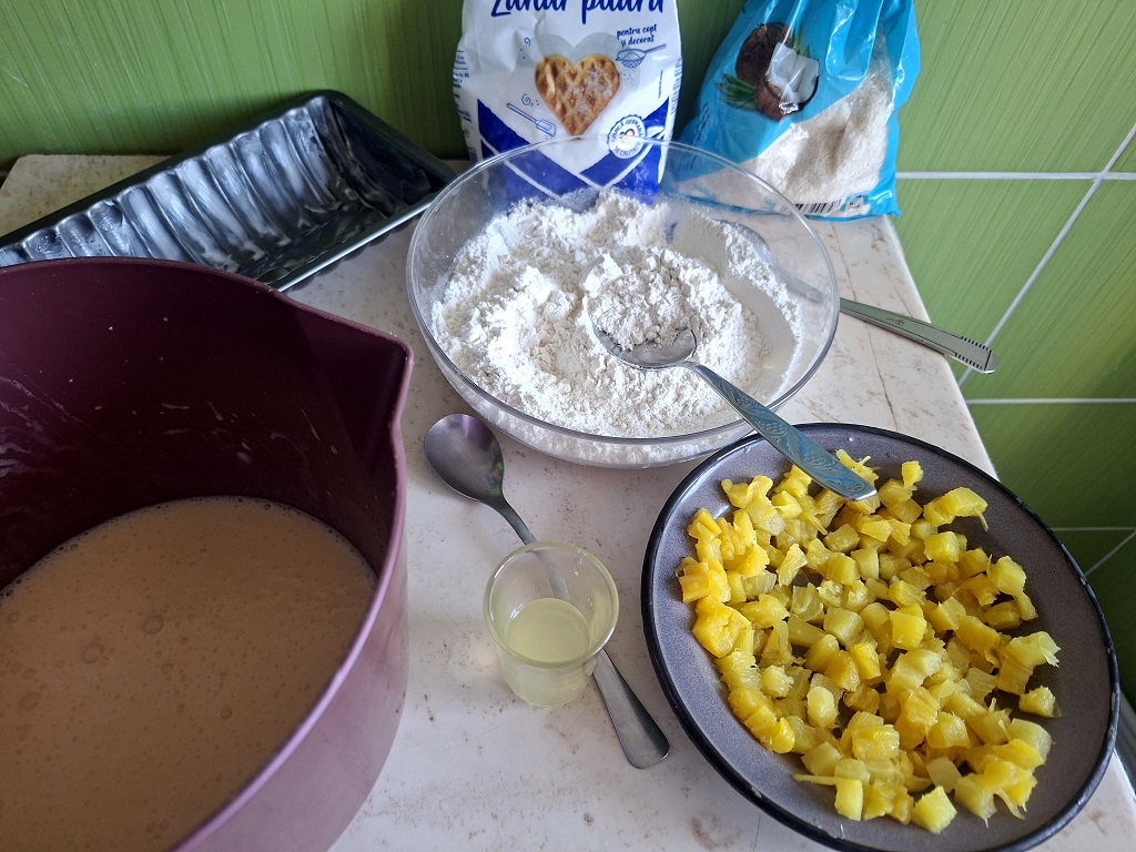 Chec Pina Colada - Pufos, aromat si usor de facut