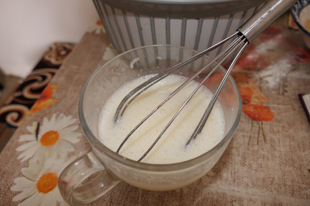 Prajitura cu mango si pralina cu alune de padure - Reteta delicioasa de casa