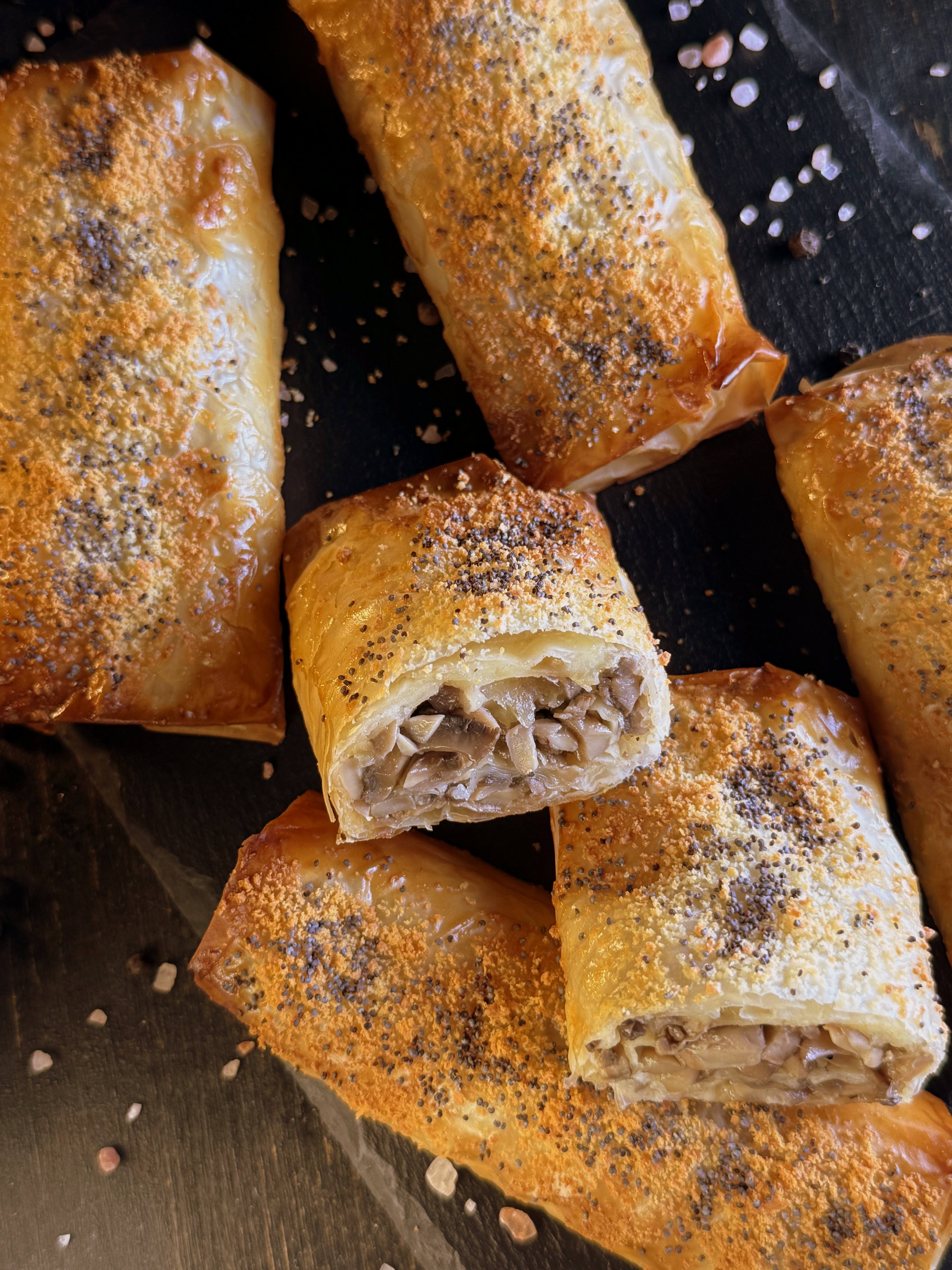 Mini ștrudele cu ciuperci - Rețeta rapidă și savuroasă