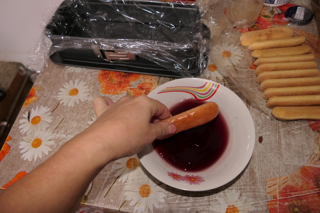 Desert cu cirese din dulceata de cirese negre amare