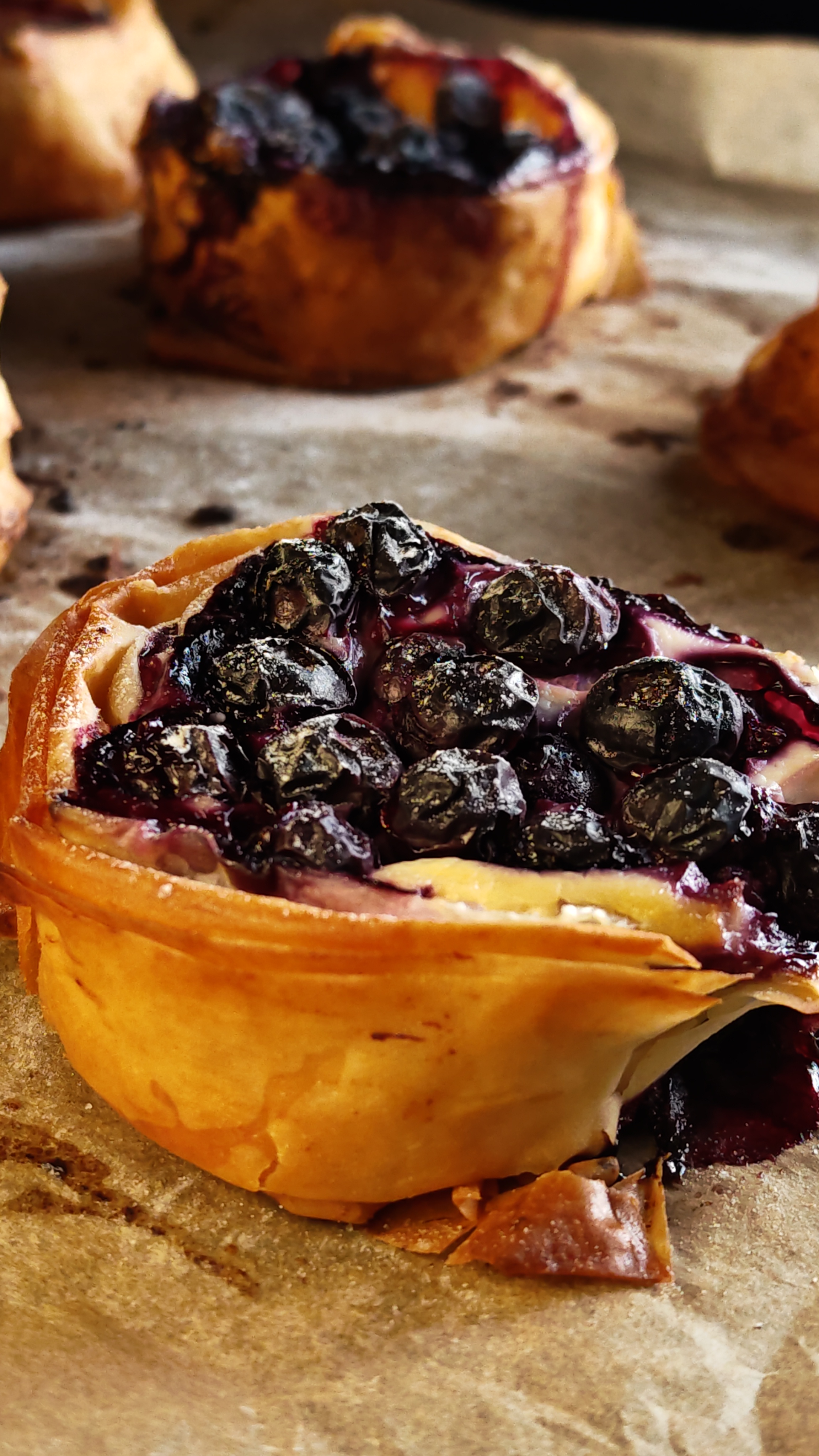 Mini tarte cu cremă de iaurt și afine - Rapide și delicioase