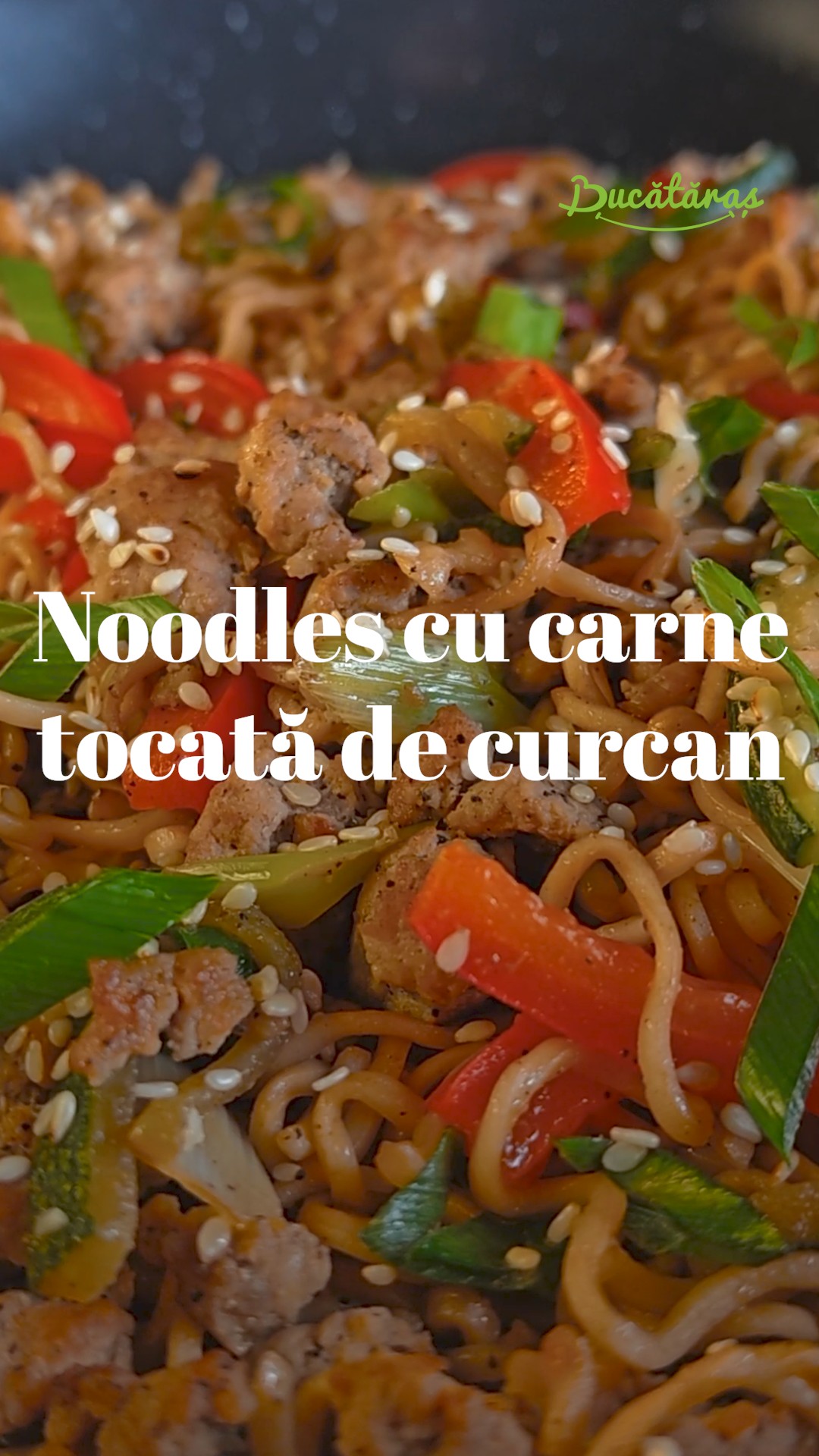 Noodles cu carne tocată de curcan - Un preparat rapid, gustos și plin de aromă