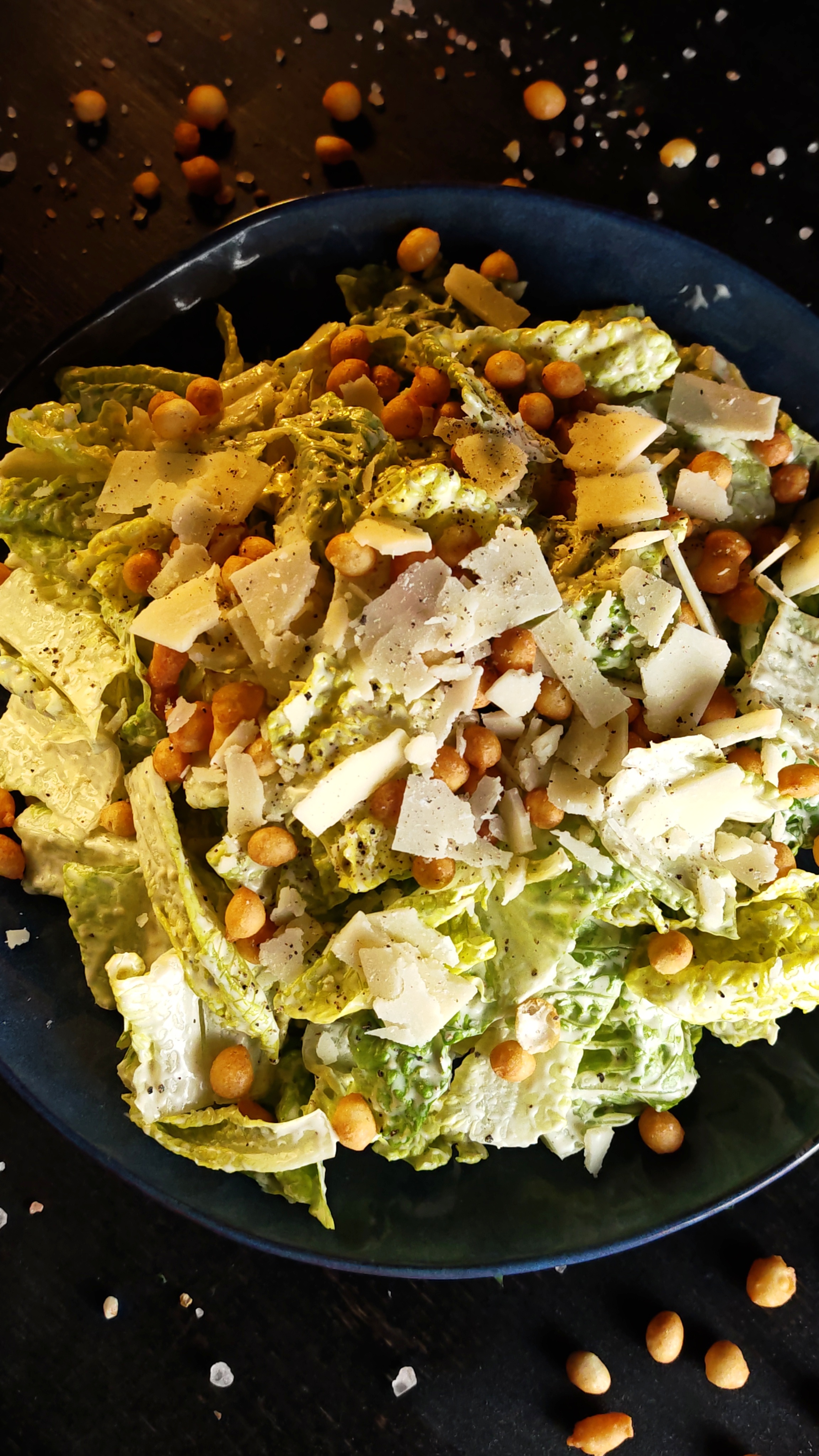 Salată Caesar – secretul gustului perfect în doar 15 minute
