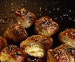 Mini pateuri cu brânză și ceapă verde - Rapide și delicioase-1